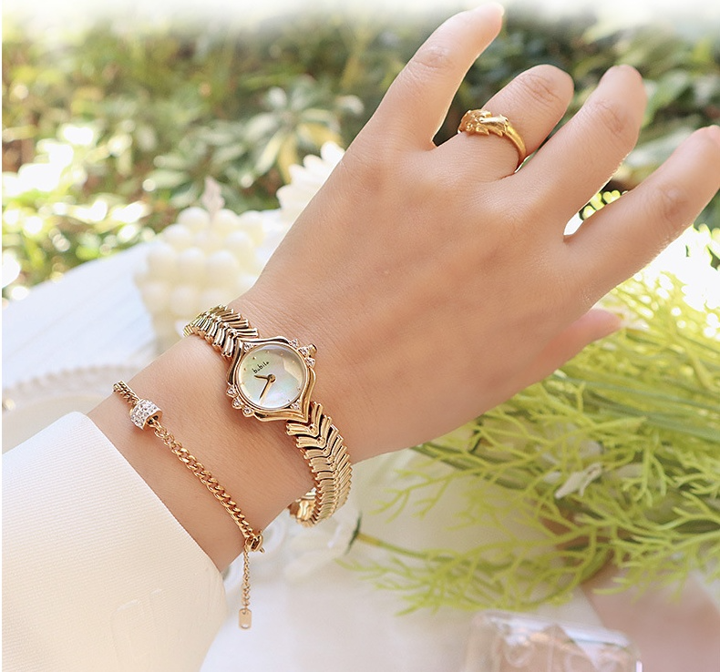 Reloj de cuarzo para mujer con cadena de bambú