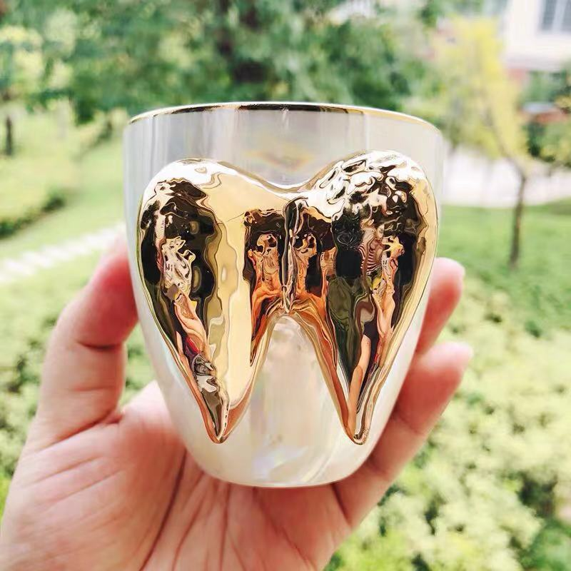 Taza de cerámica con alas de ángel doradas de Fairy Cup