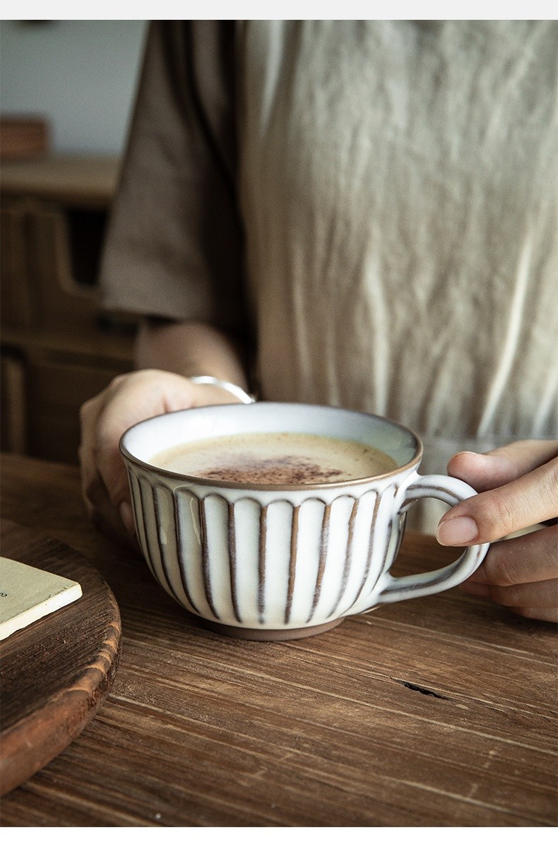 Taza Giessen Retro Cup con relieve americano