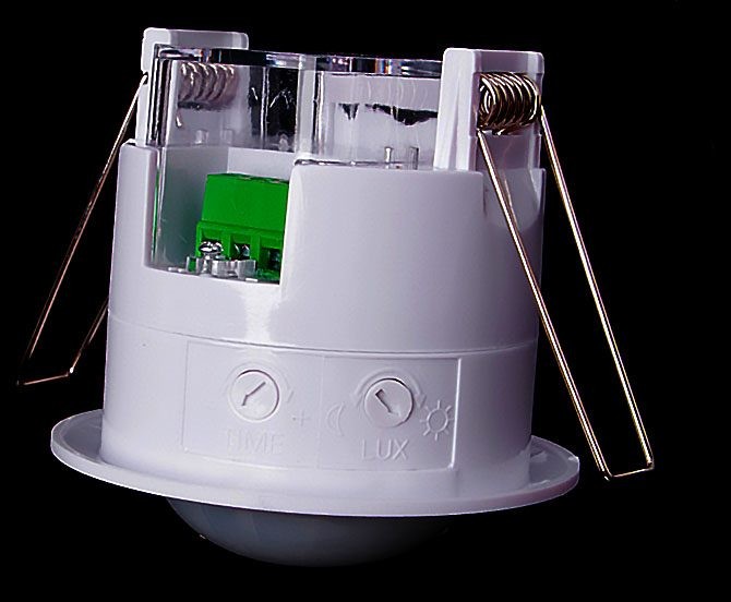 Sensor PIR de luz y movimiento de 230 V. Montaje sencillo en techo. 5-600 segundos. Modelo mejorado.