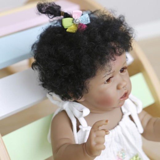 Muñeca de simulación de niño renacido