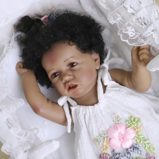 Muñeca de simulación de niño renacido