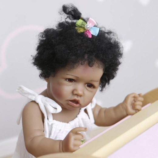 Muñeca de simulación de niño renacido