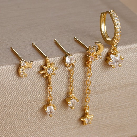 Conjunto de cinco pendientes con cadena, estrella y luna