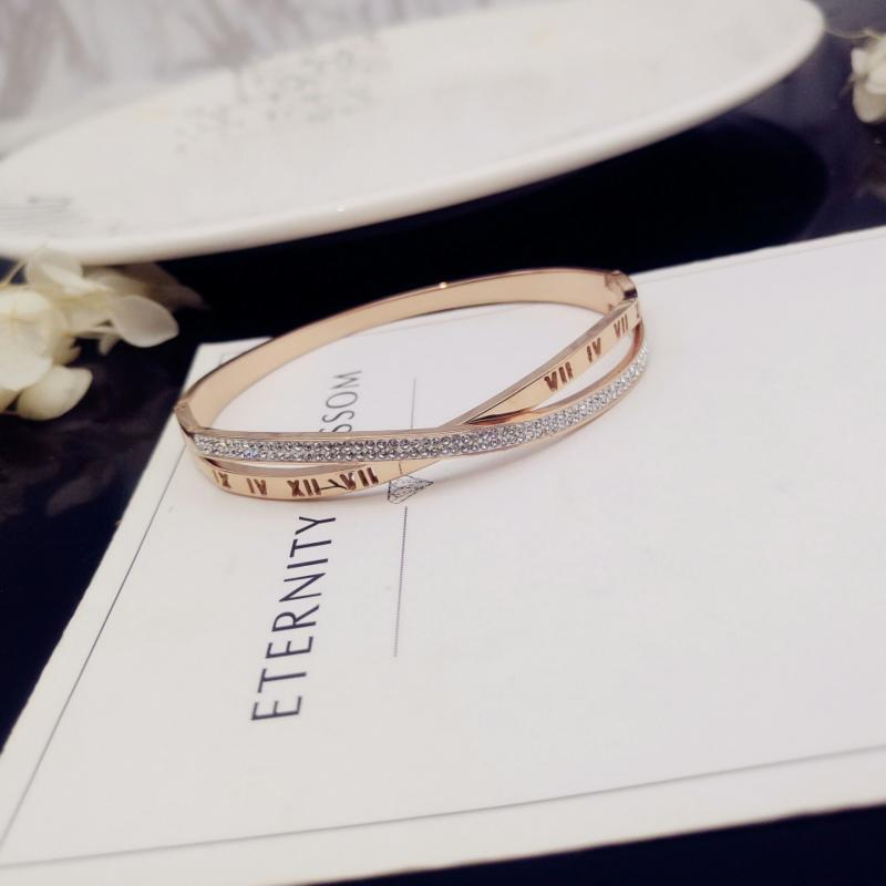 Pulsera de acero de titanio con nuevo estilo, exquisita pulsera con sello de corte romano y incrustaciones de diamantes en oro rosa, accesorios decorativos de moda con personalidad.