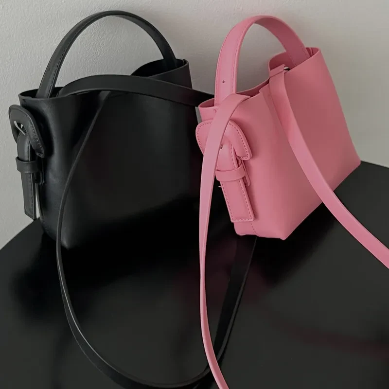 Bolso bandolera de piel de color liso y sencillo para mujer