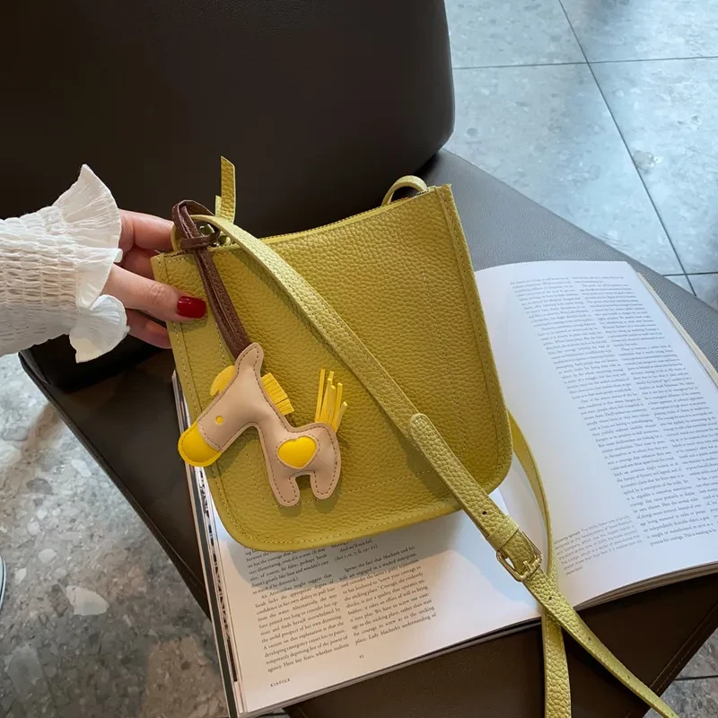 Bolso tipo cubo con estampado de lichi de gran capacidad para mujer