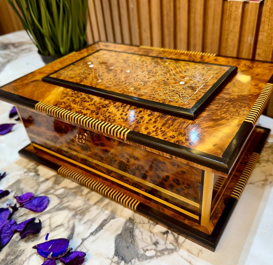 Joyero de lujo de 33 x 20 cm, de madera de nogal con incrustaciones de nácar. Caja de regalo de aniversario hecha a mano con cerradura y espejo interior. Caja decorativa para recuerdos, regalo de Navidad.