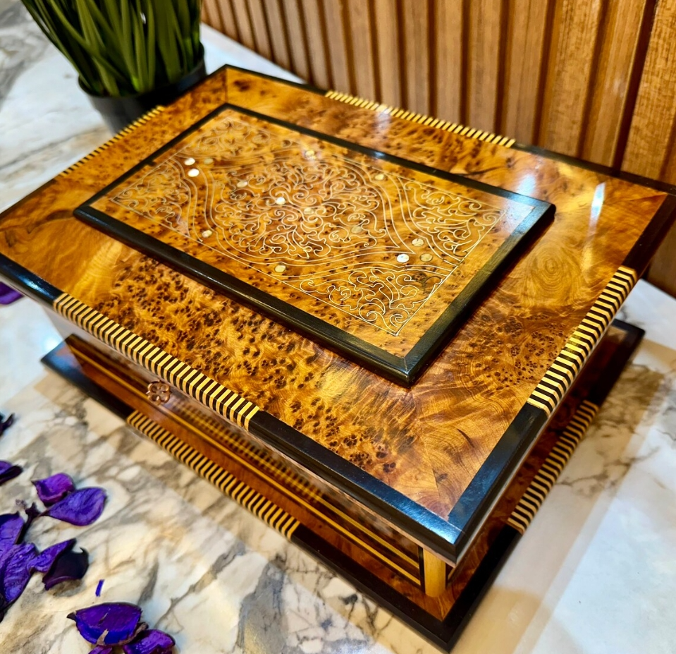 Joyero de lujo de 33 x 20 cm, de madera de nogal con incrustaciones de nácar. Caja de regalo de aniversario hecha a mano con cerradura y espejo interior. Caja decorativa para recuerdos, regalo de Navidad.