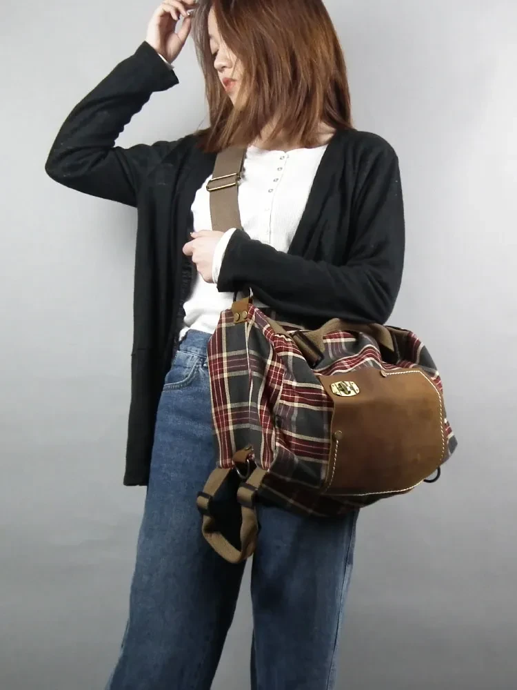 Mochila de cuadros rojos de gran capacidad
