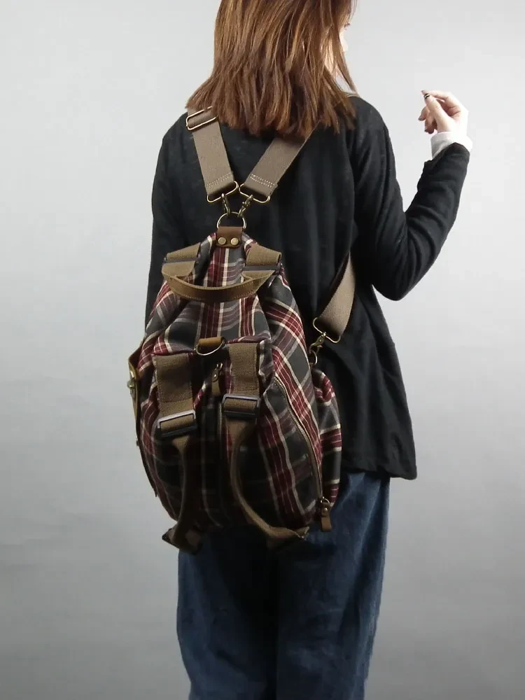 Mochila de cuadros rojos de gran capacidad