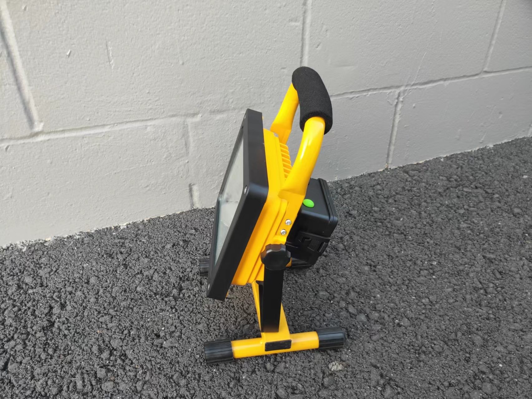 Luz de trabajo LED portátil recargable con soporte, 30 LED, 50 W, resistente al agua