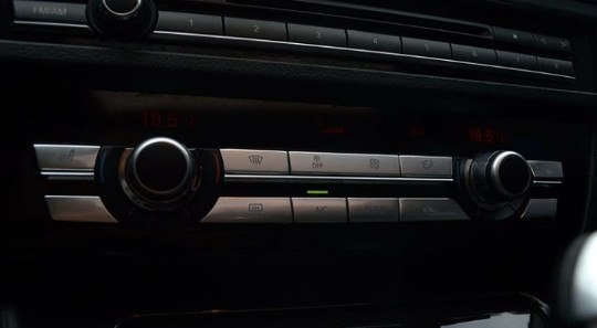 Panel de botones del aire acondicionado interior del automóvil Botón de volumen de aire