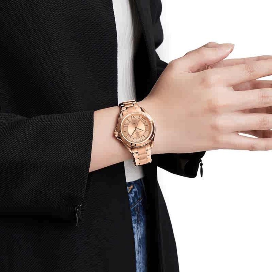 Reloj de pulsera minimalista y elegante para mujer con un alto valor estético.