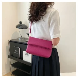Bolso bandolera bajo el brazo con diseño francés en color liso