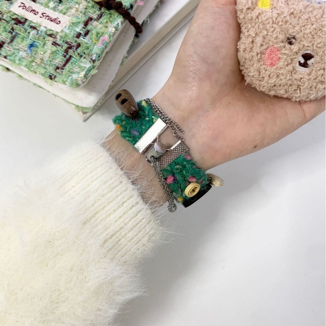 Pulsera de peluche navideña con ambiente otoñal e invernal