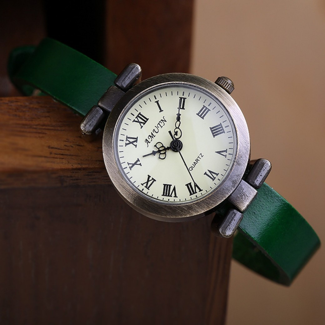 Reloj de cuarzo retro para mujer con temática de bosque de literatura japonesa