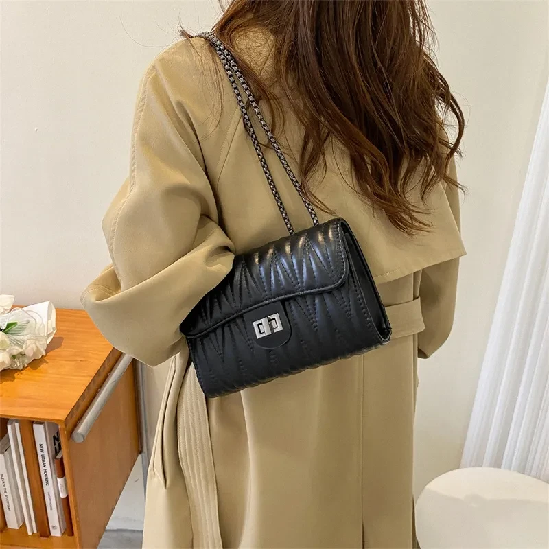 Hermoso bolso pequeño con textura retro de diamantes para mujer
