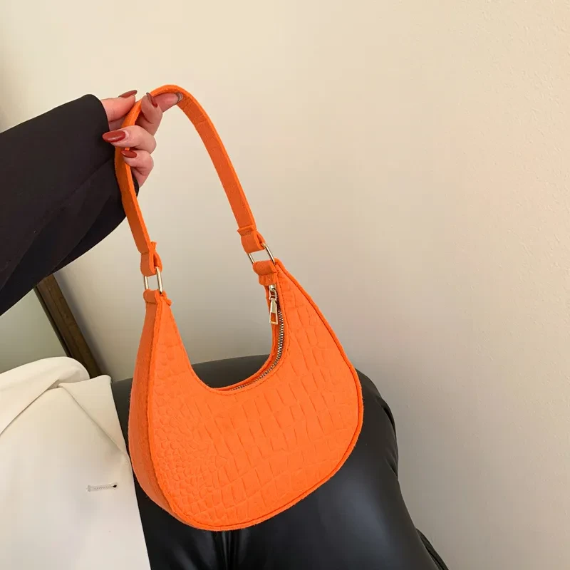 Bolso de hombro informal con estampado de piedras debajo del brazo