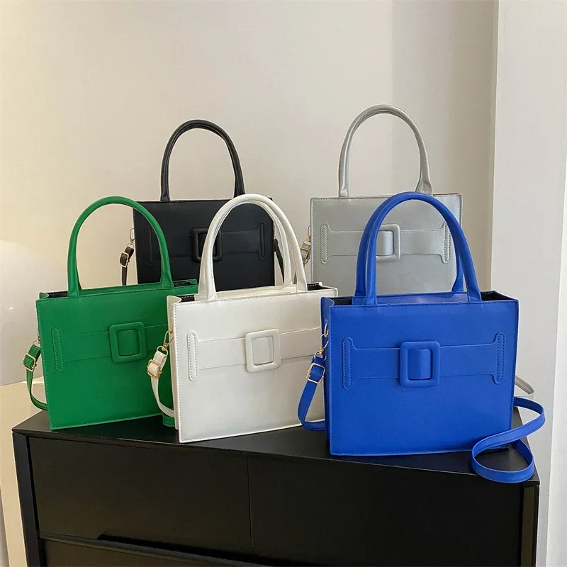 Bolso bandolera de gran capacidad y color liso para mujer.