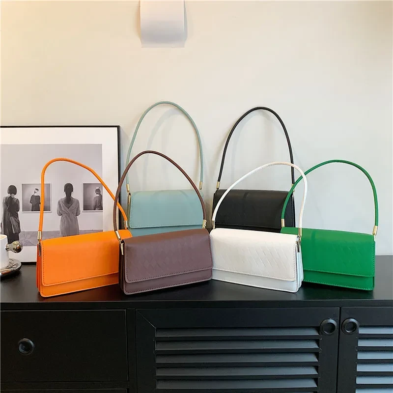 Nuevo bolso de hombro estilo occidental sencillo y moderno.