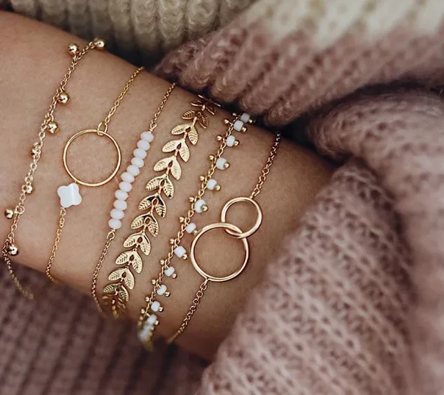 Pulsera con diseño de hojas y flechas con pequeñas flores y personalidad europea y americana