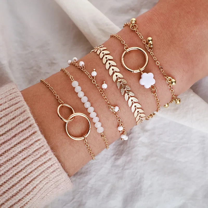 Pulsera con diseño de hojas y flechas con pequeñas flores y personalidad europea y americana