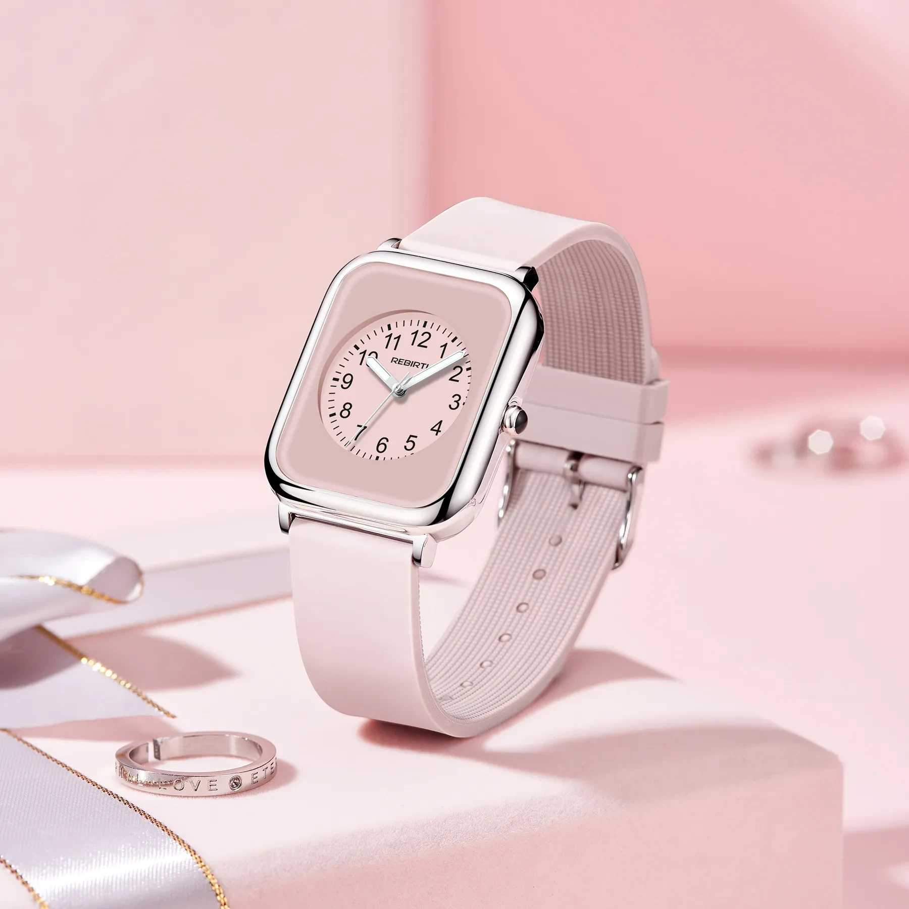 Reloj cuadrado negro resistente al agua para mujer