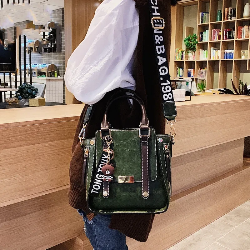 Bolso de hombro con correa ancha de moda