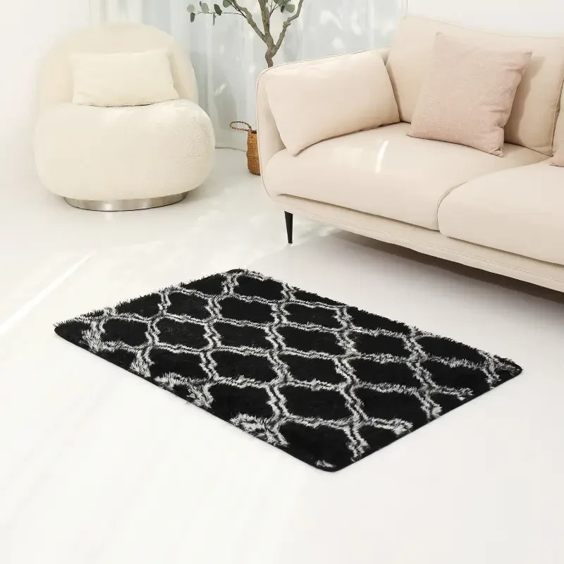 Alfombra de lujo Zulida con estampado de rombos en blanco y negro: suave, esponjosa, no ignífuga, lavable a máquina y con base antideslizante para sala de estar y dormitorio.