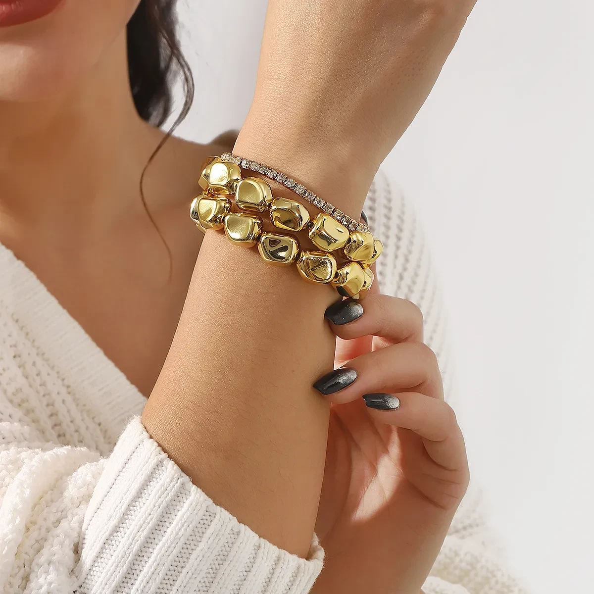 Pulsera geométrica irregular con diseño de nicho