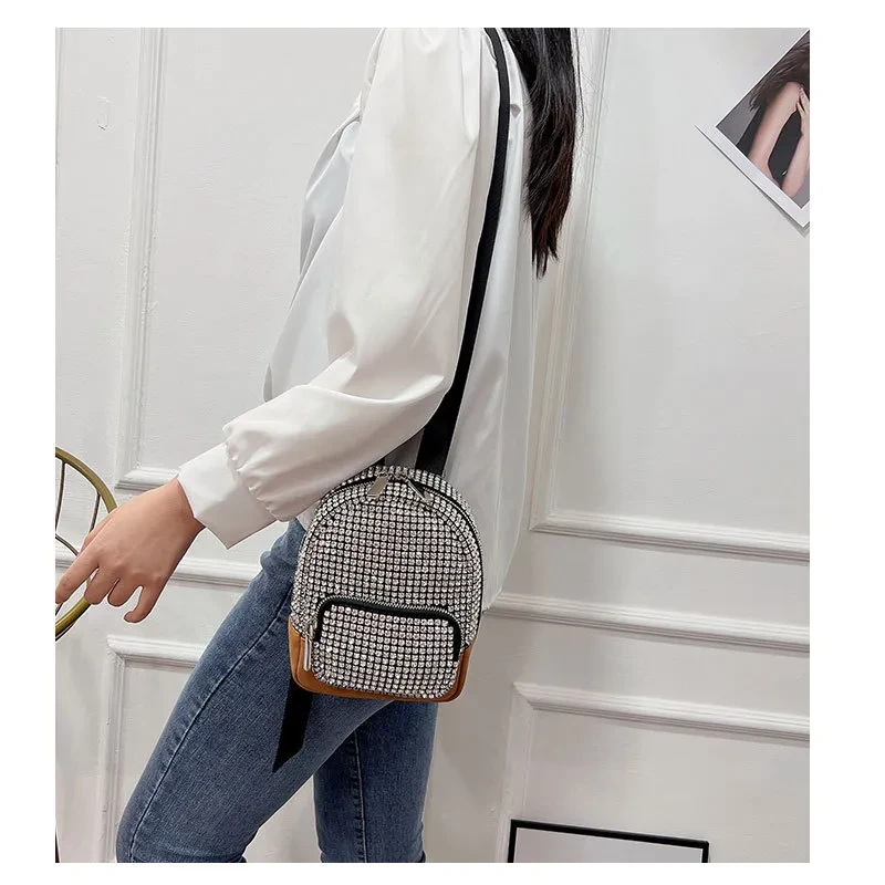 Mini mochila cruzada con diamantes de imitación para mujer