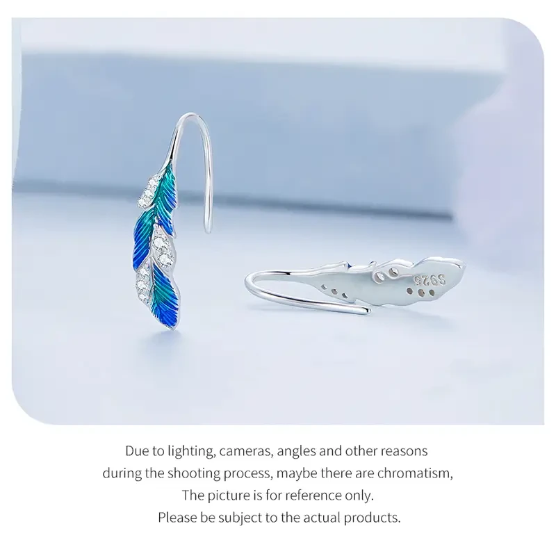 Exquisitos pendientes colgantes de plumas de plata de ley: elegantes, delicados y bonitos, hipoalergénicos y sin níquel.