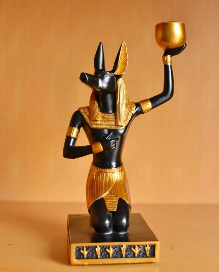Adorno del dios perro Anubis