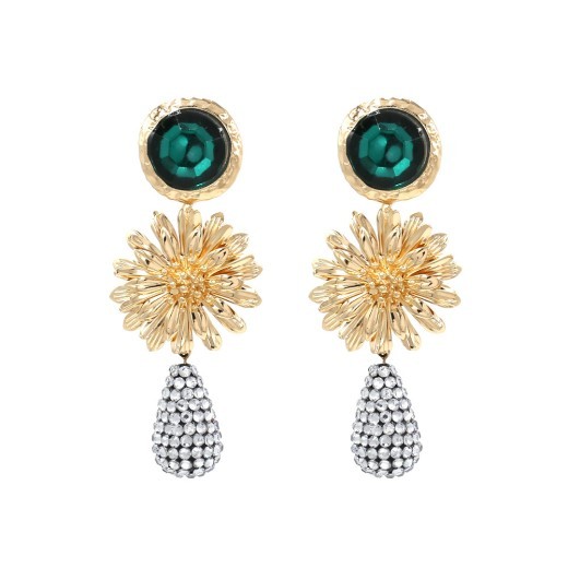 Pendientes de flores de metal y piedras preciosas artificiales.