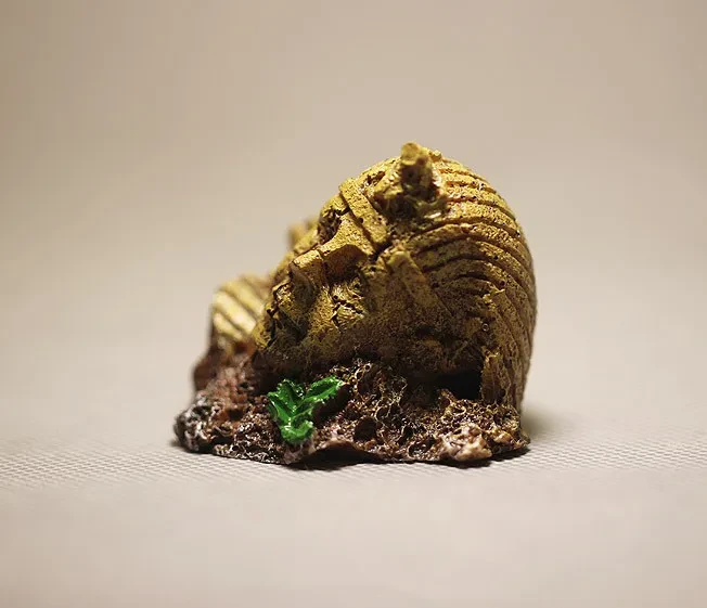 Estatua de piedra en miniatura de un faraón egipcio antiguo
