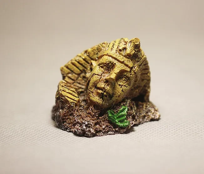 Estatua de piedra en miniatura de un faraón egipcio antiguo