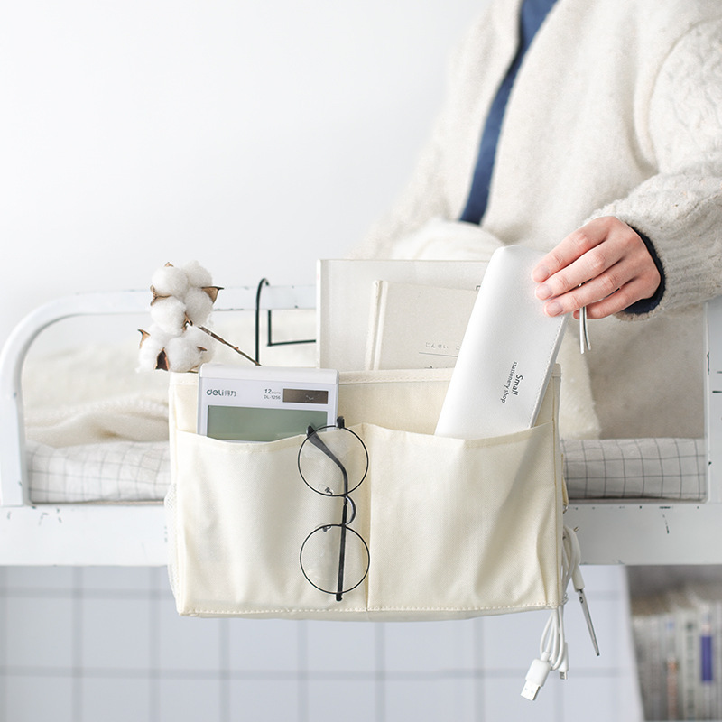 Tela de dormitorio colgada en azul