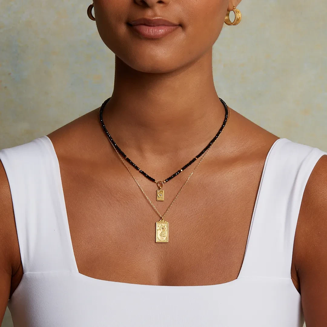 Collar de tarot clásico vintage de acero de titanio con adorno de moda