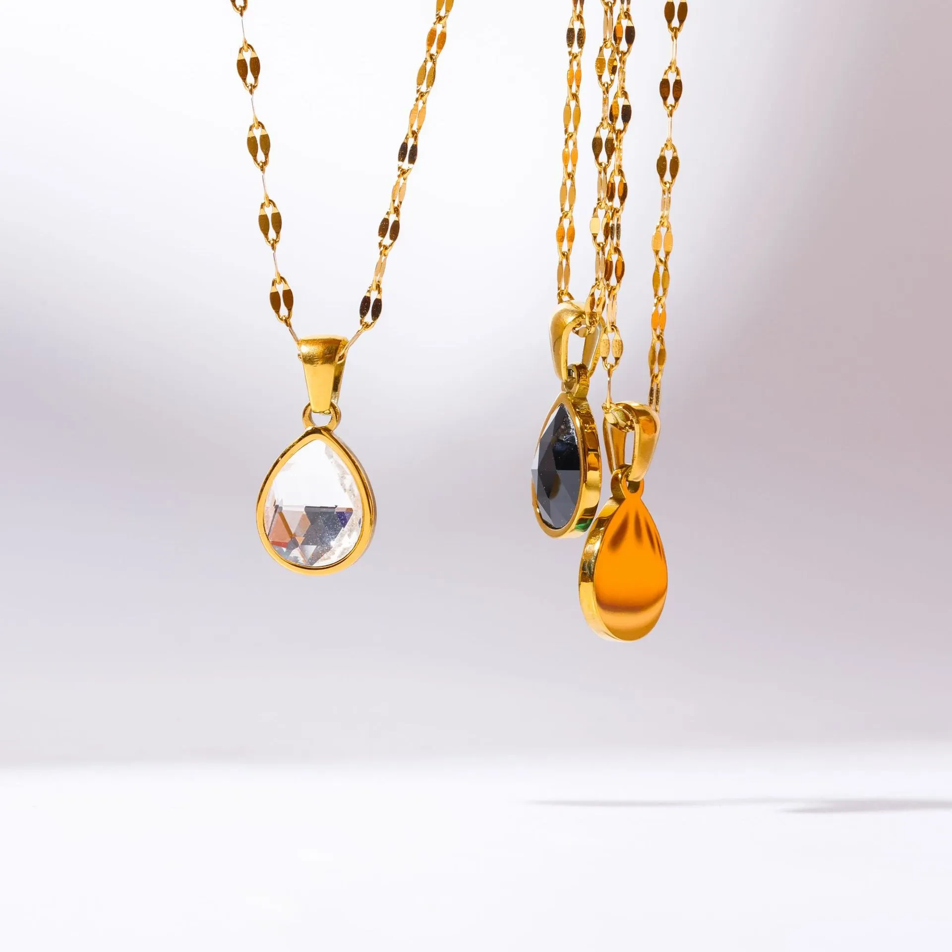 Collar de malaquita transfronterizo con colgante de gota de agua de acero de titanio y circonita, cadena de clavícula de piedra natural, adorno chapado en oro.