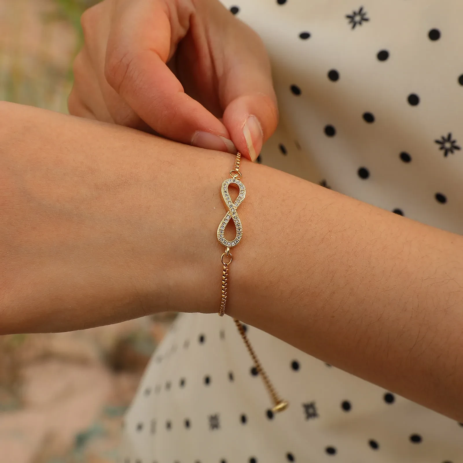 Pulsera ajustable de doble capa con cadena infinita y circonitas para mujer