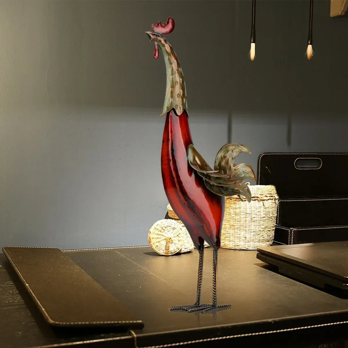 Gallo de hierro colorido para decoración del hogar