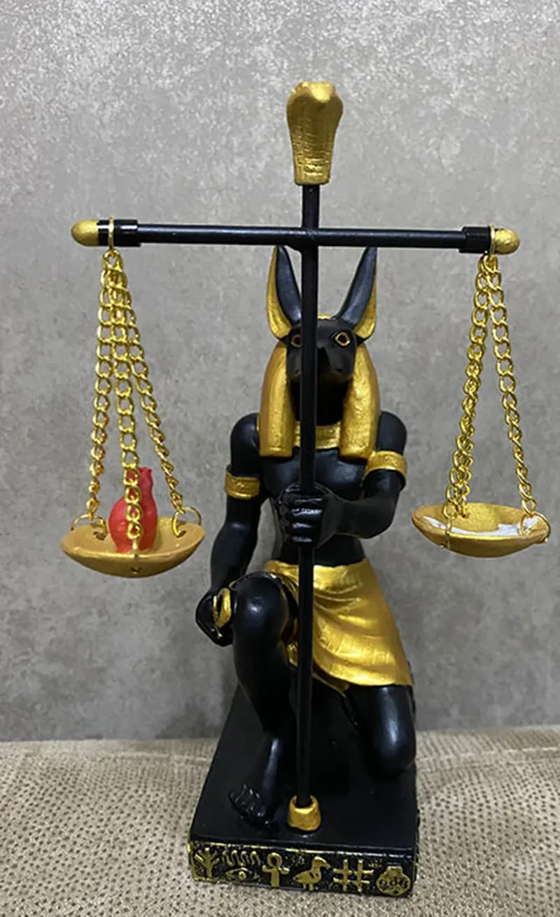 Adornos de tamaño pequeño de los antiguos dioses egipcios