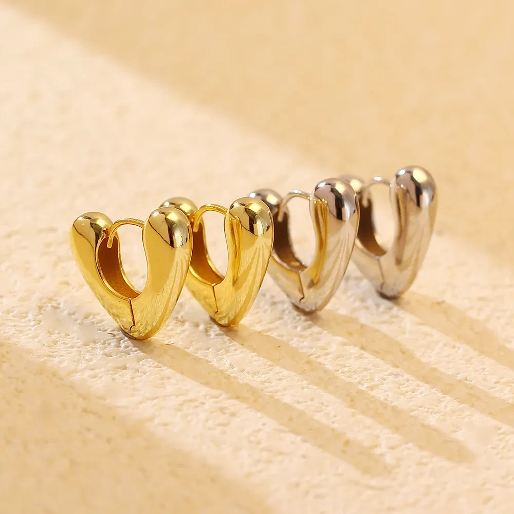 Pendientes de plata con diseño de amor, brillantes y sencillos para mujer