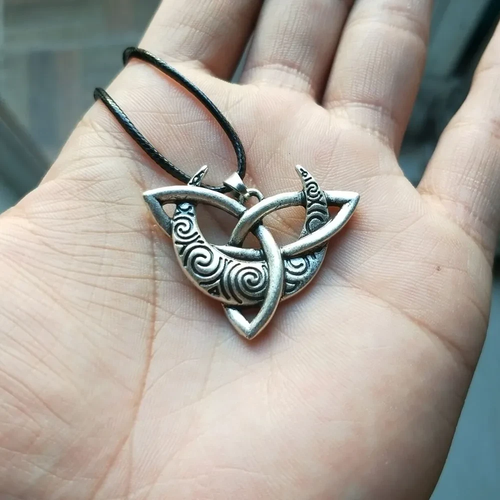 Collar de la Trinidad de la Luna con Personalidad de Moda