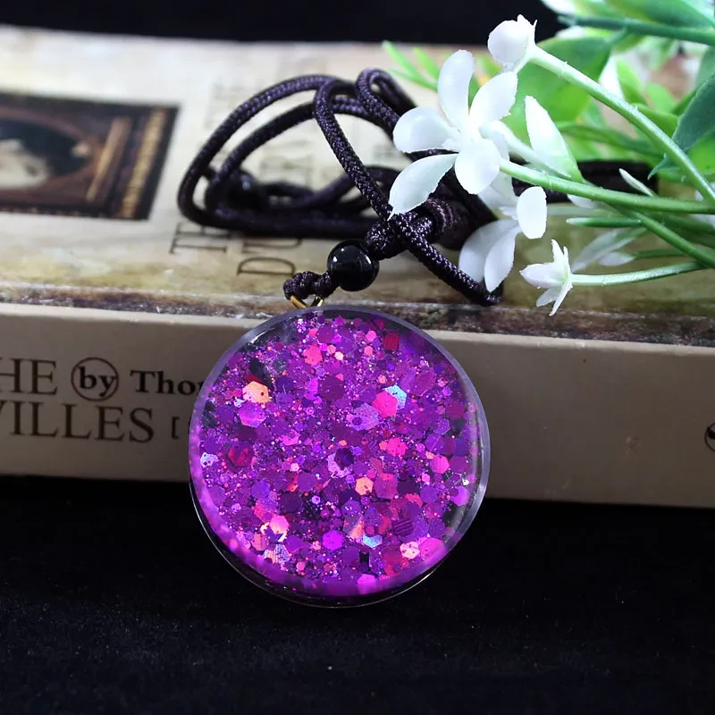 Collar de resina con grava de cristal único y moderno