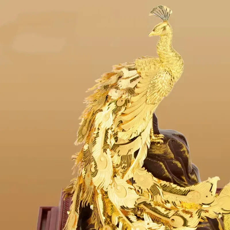 Adornos de pavo real de resina con lámina de oro