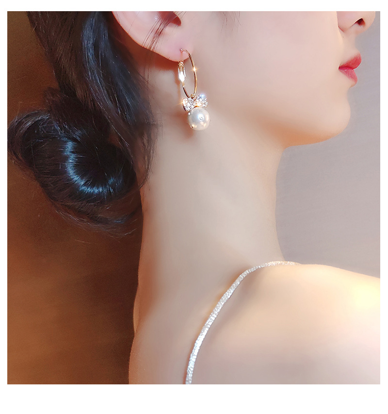 Pendientes de influencer de internet: personalidad y moda. Pendientes tipo botón.