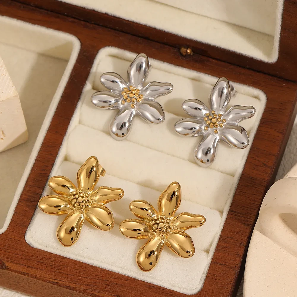Nuevos pendientes de flor de acero de titanio para celebridades en línea. Moda para mujer. Pendientes de flor de acero inoxidable de alta calidad que combinan con todo.