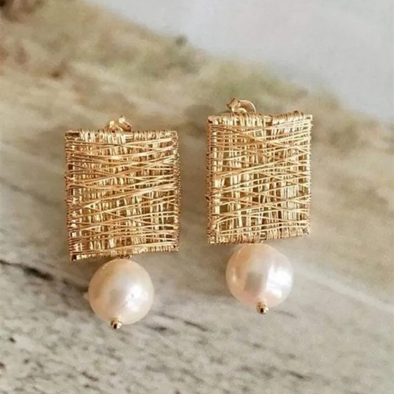 Pendientes colgantes de perlas de agua dulce huecas hechos a mano creativos